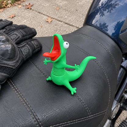 🦎🏍️ Roadside Lizard Buddy – Car & Motorcycle Decor